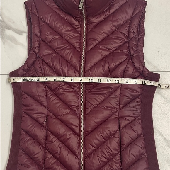 Burgundy Quilted Puffer Vest Zip Front Side Pockets Sz M - Picture 10 of 14